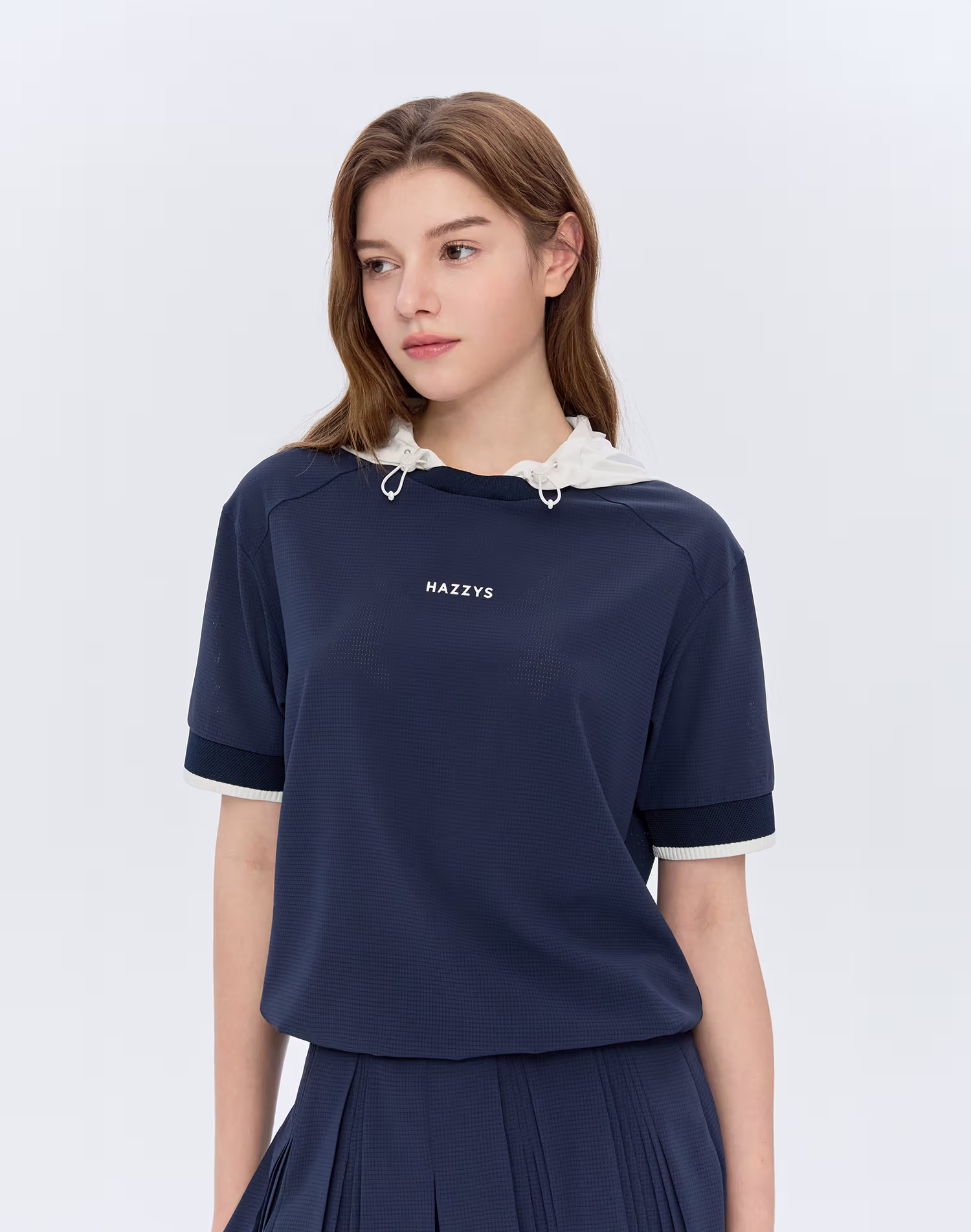 Áo hoodie tay ngắn màu xanh hải quân dành cho nữ, có logo. — Hazzys | Seoul Golf Fashion