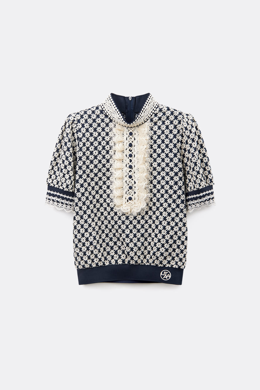 Áo cổ cao ren hoa Utah Bellis — UTAA T-Shirt