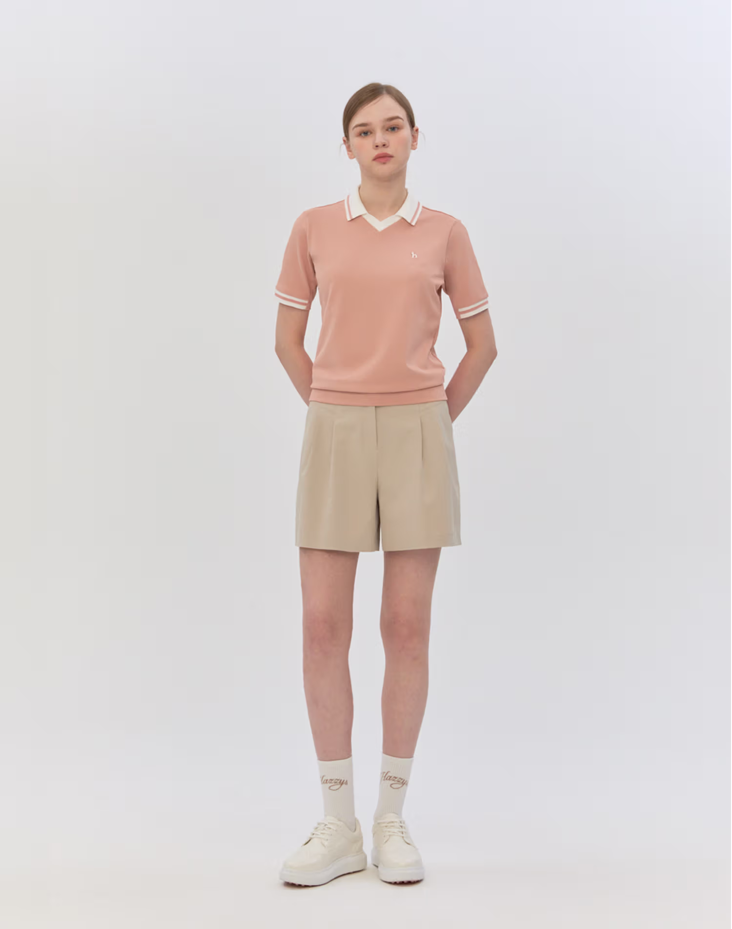 Quần short nữ màu be, xếp ly đôi, cạp chun. — Hazzys | Seoul Golf Fashion