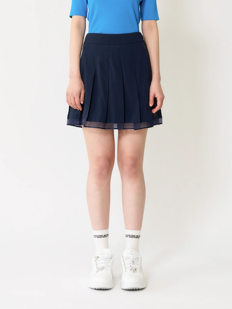 Chân váy golf nữ Master Bunny Edition màu xanh navy với thiết kế xếp ly và viền sheer độc đáo