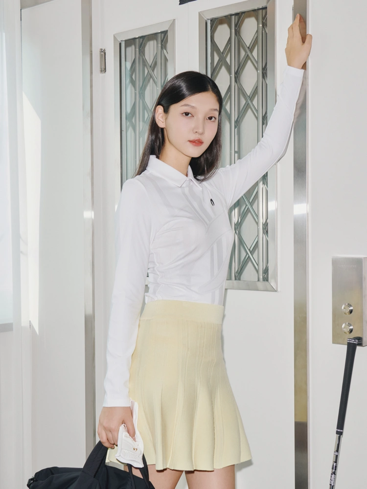 Váy golf nữ Master Bunny Edition màu vàng nhạt xếp ly