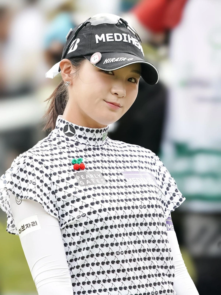 Áo golf nữ Pearly Gates trắng họa tiết cherry tay ngắn cổ cao