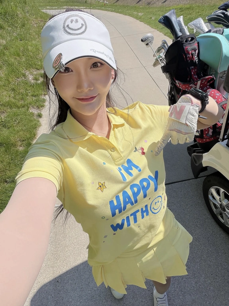 Áo golf nữ Pearly Gates vàng cổ bẻ tay ngắn họa tiết chữ I'M HAPPY WITH :)