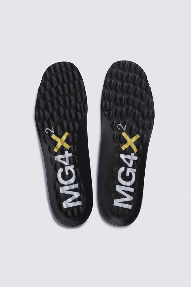 Đế lót giày golf nữ G/FORE màu đen với logo MG4X vàng và trắng