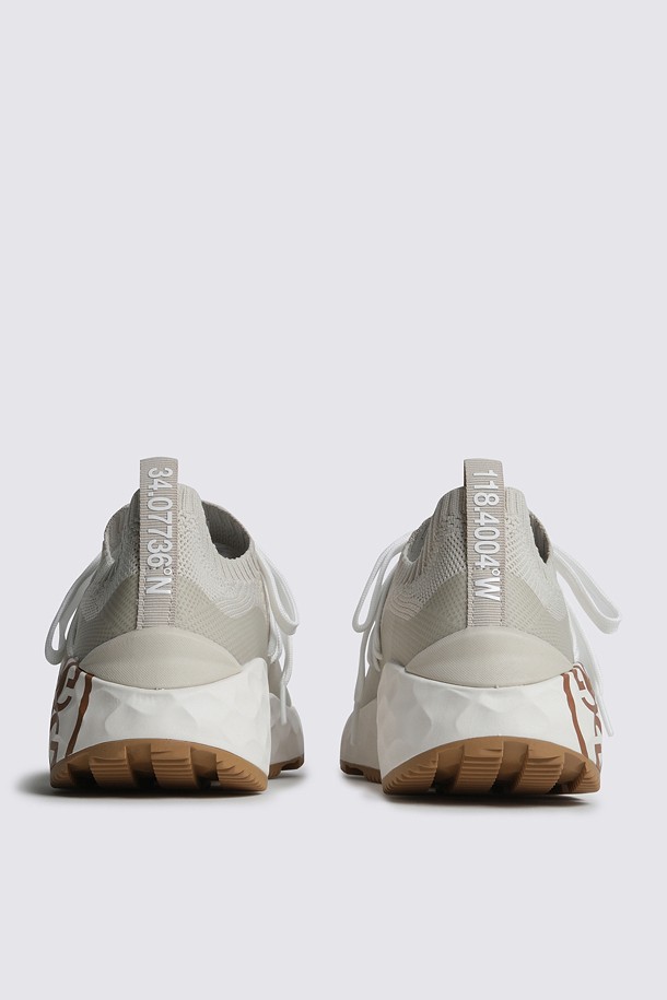 Giày golf nữ kiểu sneaker màu be — ảnh 3