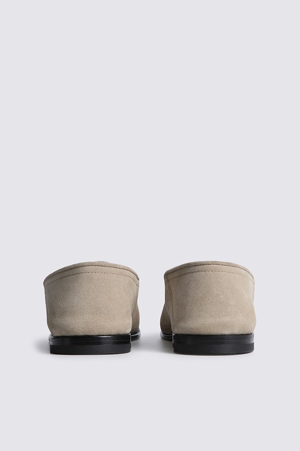 Giày golf nữ kiểu loafer màu be nhạt — ảnh 3