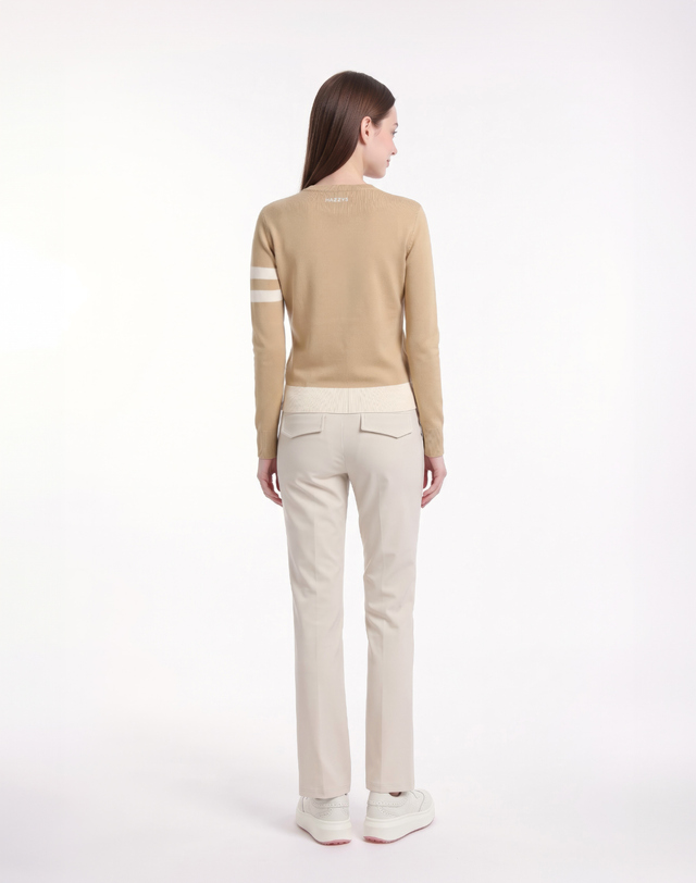 Áo knit golf nữ tay dài hoạ tiết ô caro màu be camel — ảnh 4