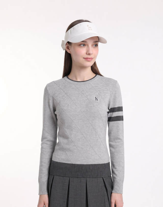 Áo knit golf nữ Hazzys màu xám, cổ tròn, tay dài với hai sọc đen đặc trưng ở tay áo