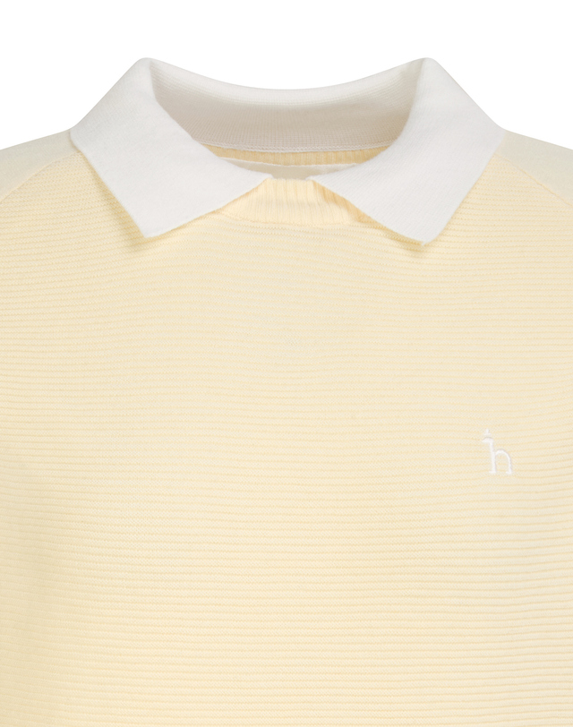 Áo knit golf nữ cổ bẻ phối viền trắng màu vàng — ảnh 3