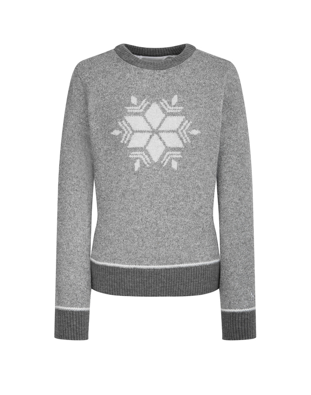 Áo knit golf nữ màu xám có họa tiết bông tuyết trắng trung tâm, tay dài, cổ tròn