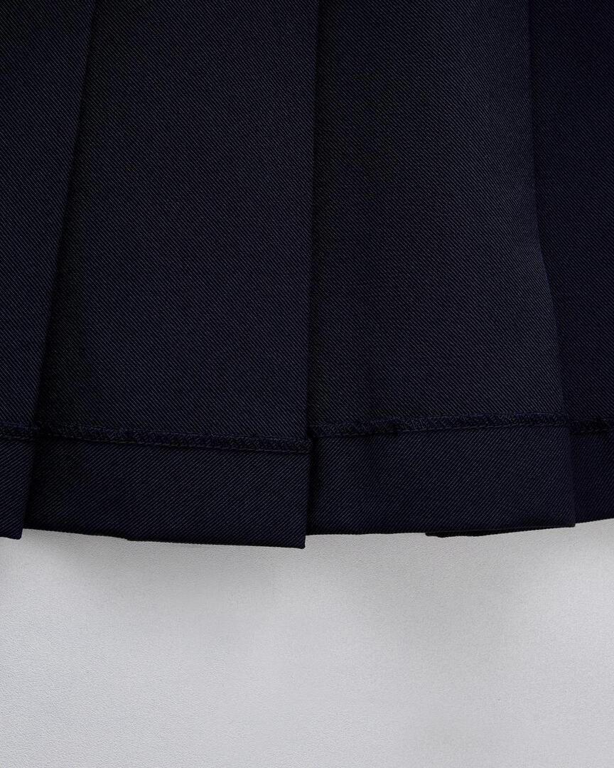 Váy golf nữ xếp ly chữ trắng trên nền xanh navy — ảnh 12