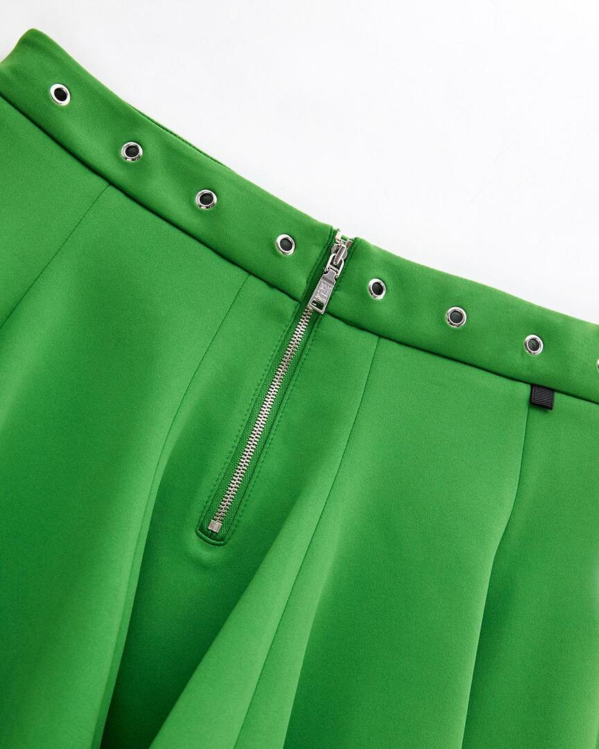 Chân váy golf nữ xếp ly phối đính cườm xanh lá — ảnh 5