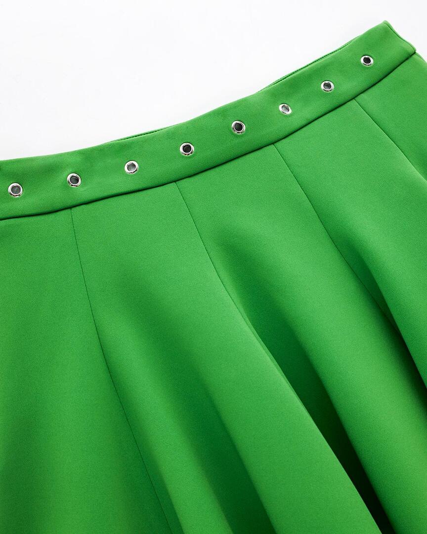 Chân váy golf nữ xếp ly phối đính cườm xanh lá — ảnh 3