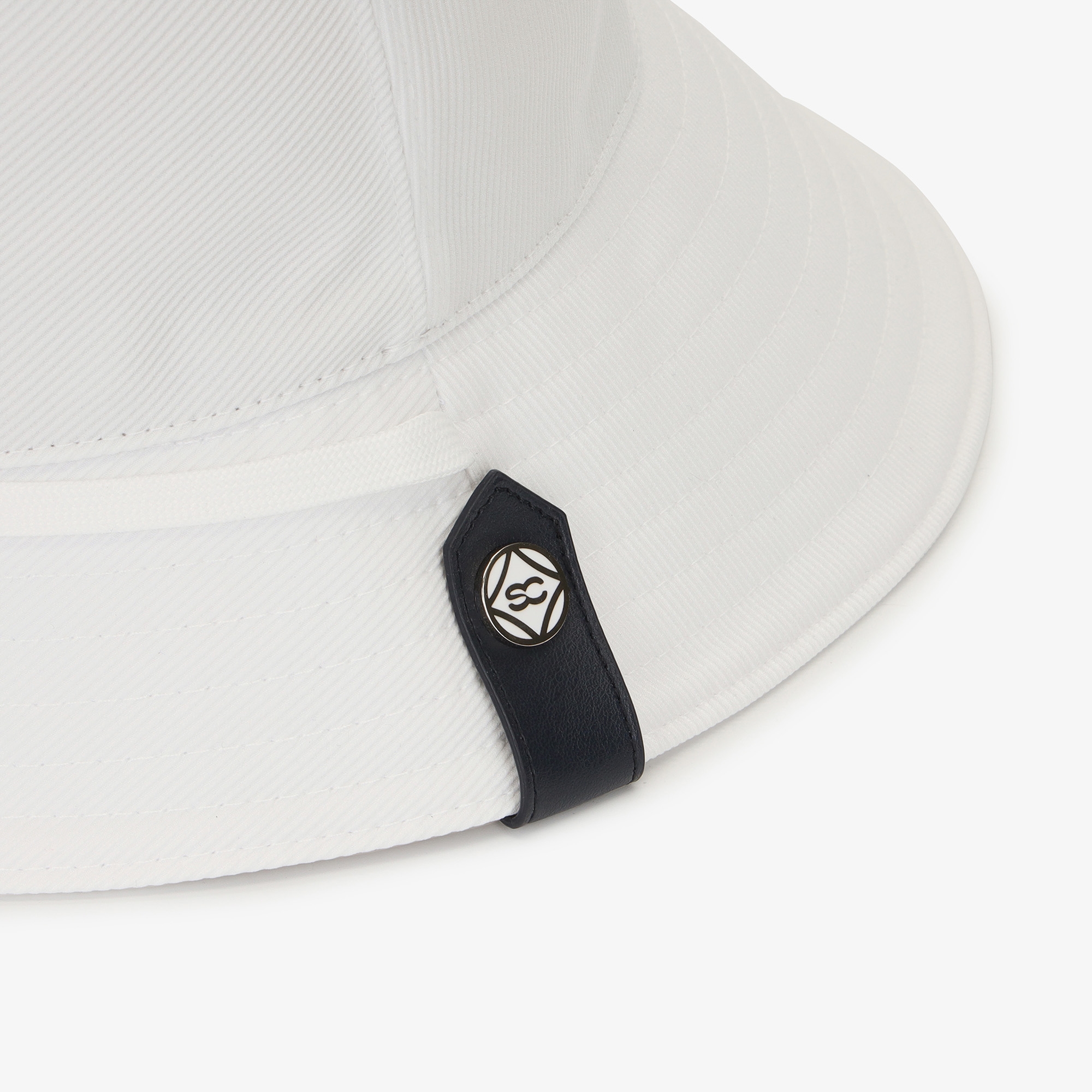 Mũ golf nữ dáng bucket màu trắng thêu chữ đen — ảnh 6