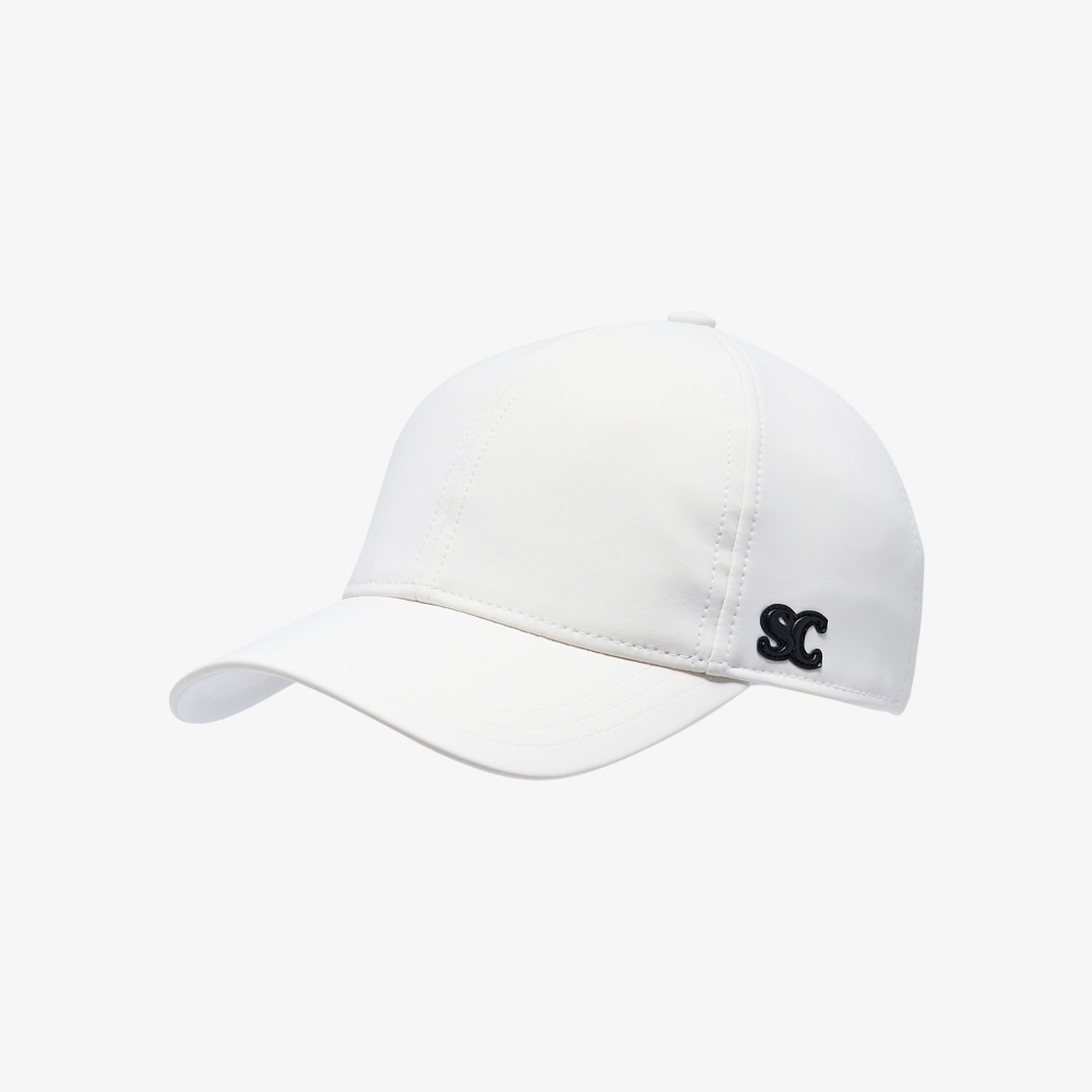 Mũ golf nữ Southcape màu kem với logo chữ SC màu đen nhỏ phía bên hông