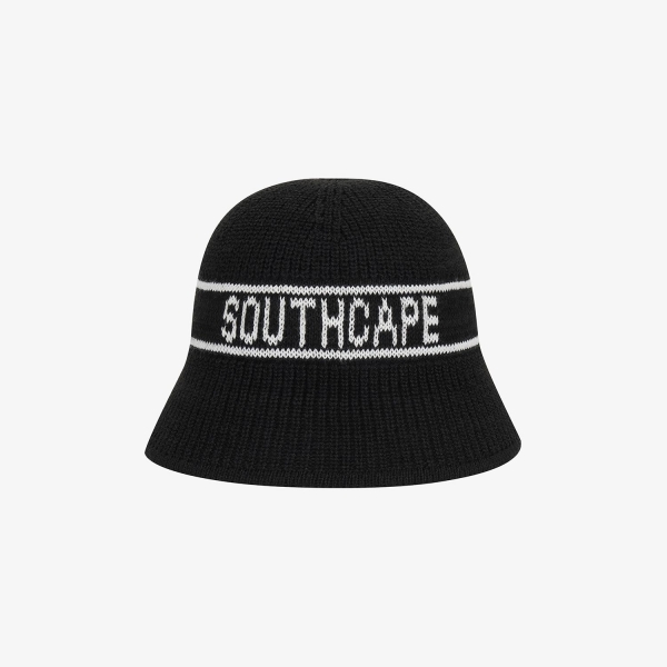 Mũ len kiểu bucket màu đen có chữ Southcape nổi bật
