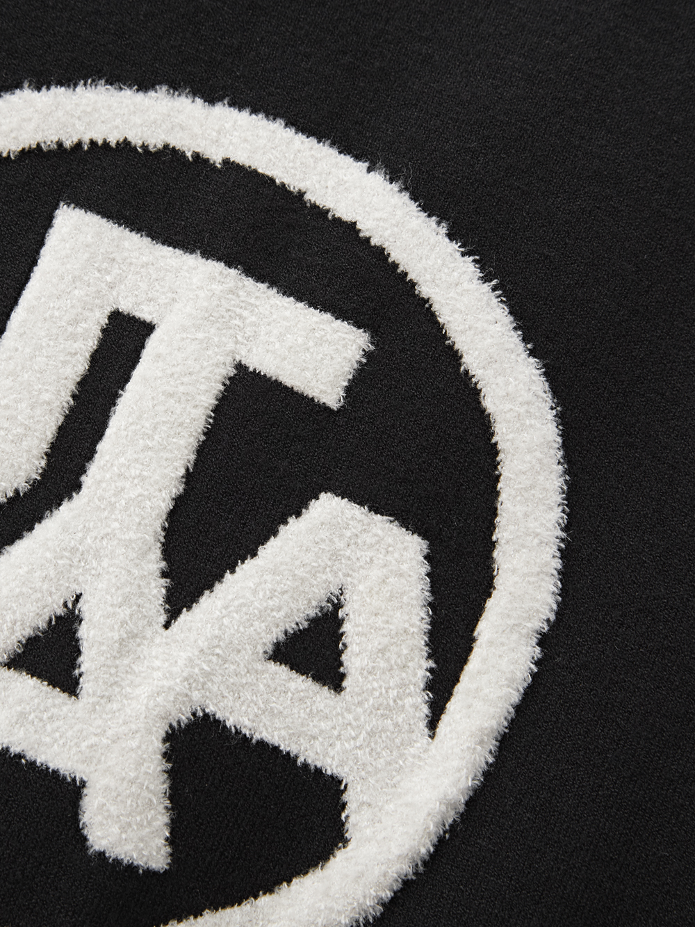 Áo knit golf nữ cổ tròn logo nổi màu đen — ảnh 4