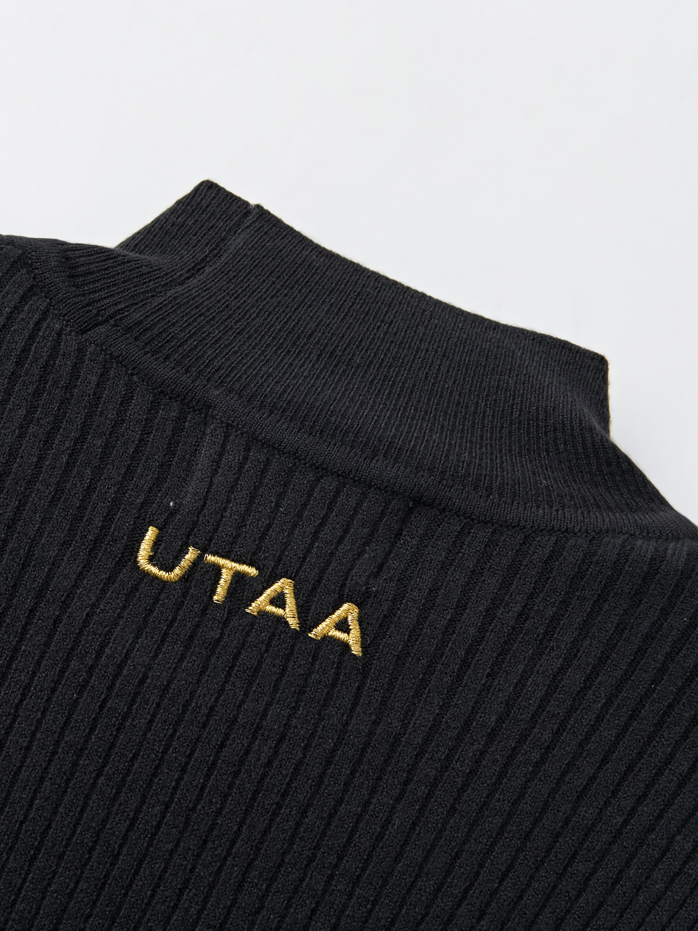 Áo knit golf nữ cổ lọ tay dài màu đen UTAA — ảnh 4