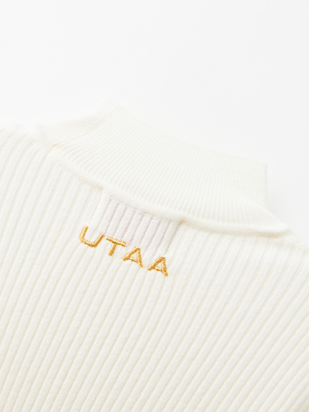 Áo knit golf nữ cổ cao màu ngà — ảnh 4
