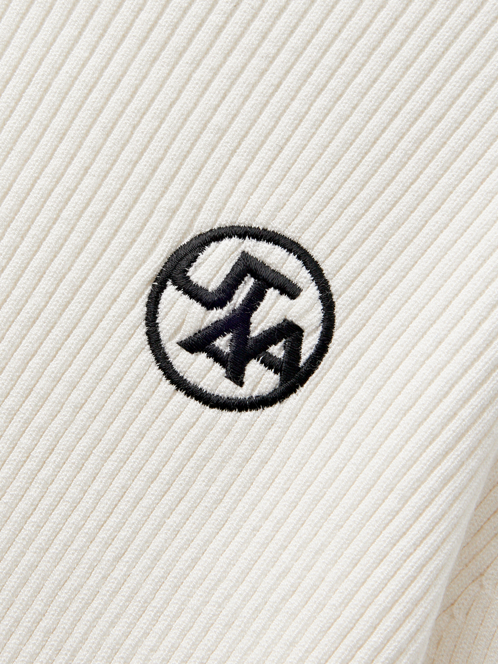 Áo knit golf nữ cổ cao phối viền đen màu trắng — ảnh 4