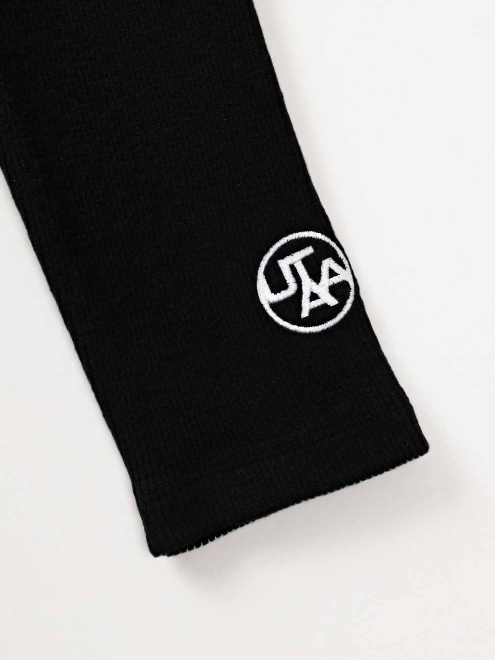 Áo knit golf nữ cổ ren đính đá màu đen — ảnh 4