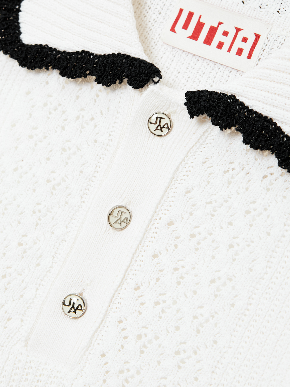 Áo knit golf nữ cổ sailor phối viền đen màu trắng — ảnh 4
