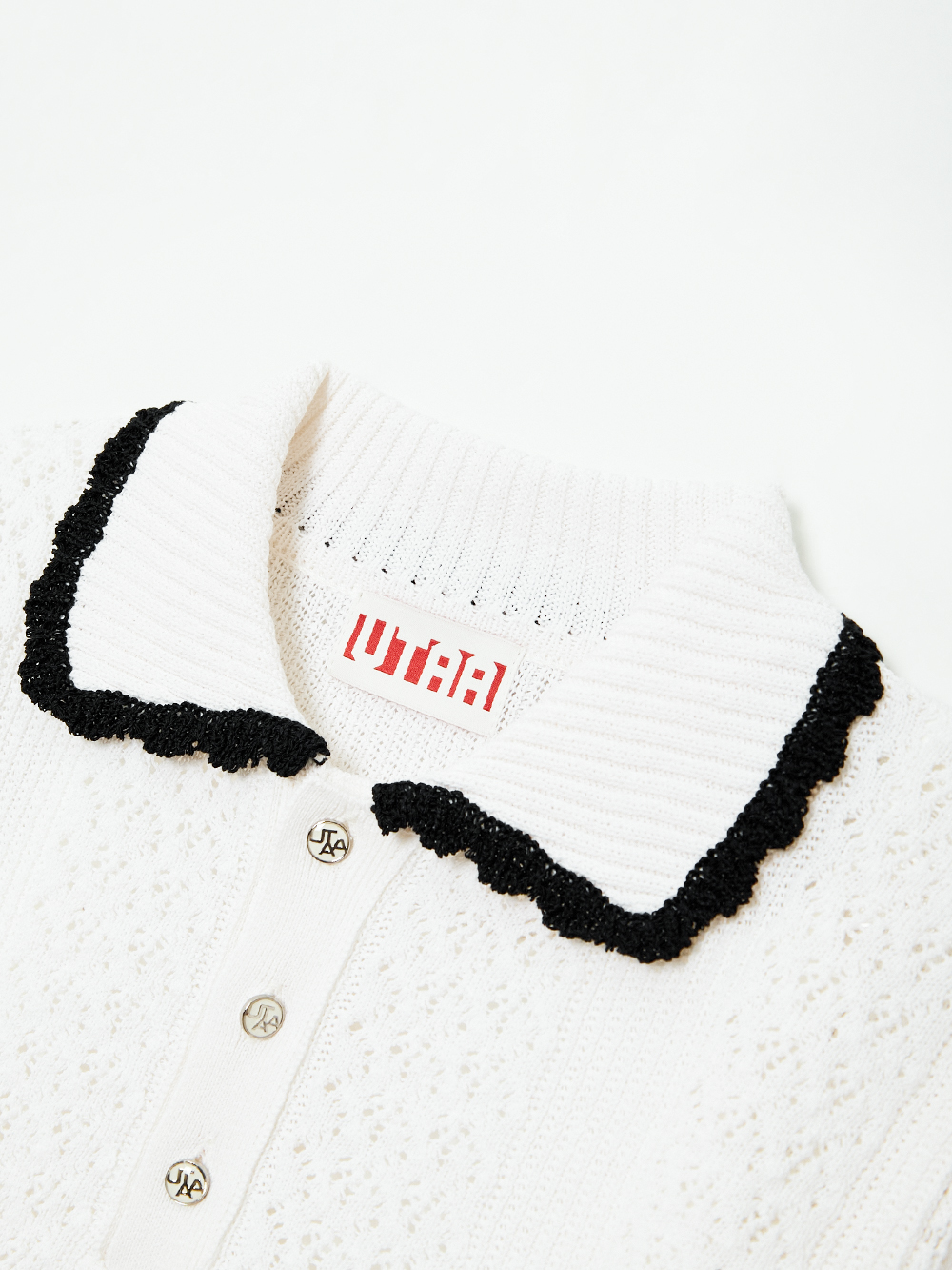 Áo knit golf nữ cổ sailor phối viền đen màu trắng — ảnh 3