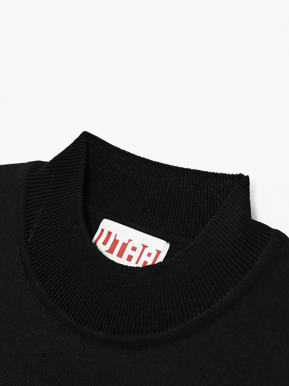 Áo knit golf nữ sát nách viền trắng màu đen — ảnh 3