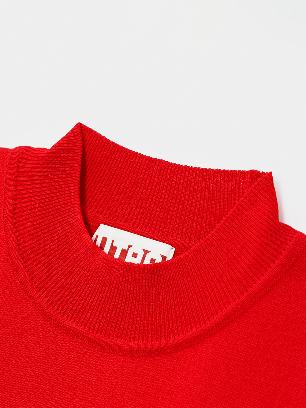 Áo knit golf nữ sát nách cổ tròn màu đỏ phối viền trắng — ảnh 3
