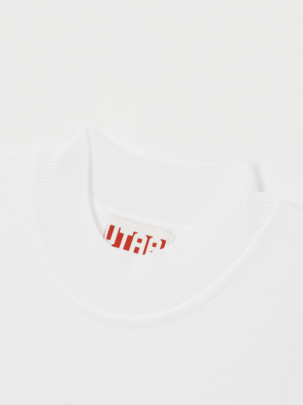 Áo knit golf nữ cổ tròn sát nách phối viền đen trắng — ảnh 3