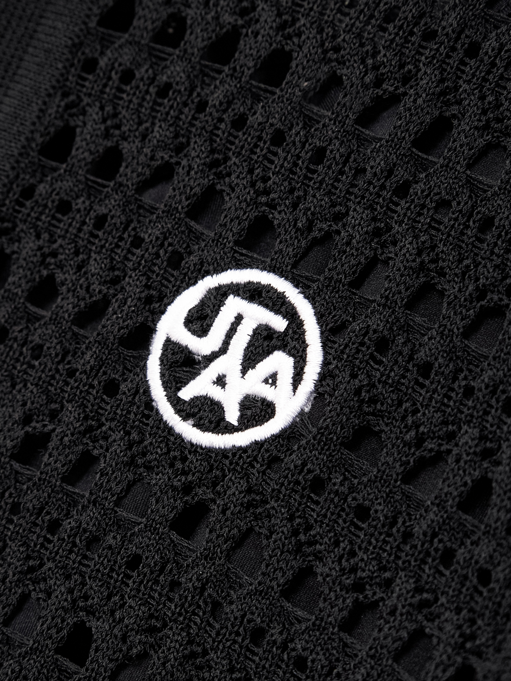 Áo knit golf nữ cổ bẻ đan lỗ màu đen — ảnh 5
