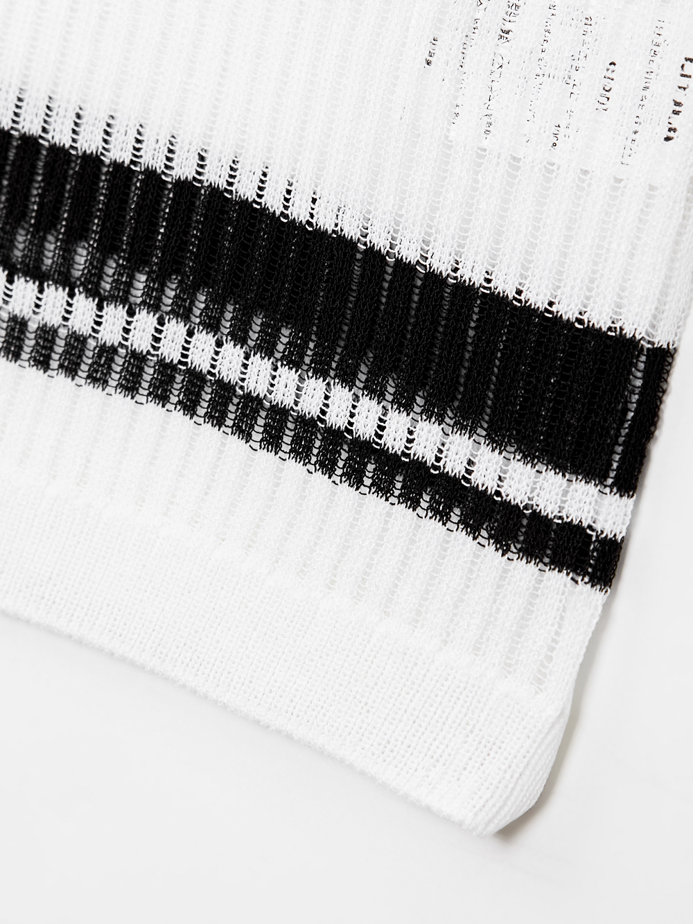 Áo knit golf nữ dáng sát nách kẻ sọc trắng đen — ảnh 4