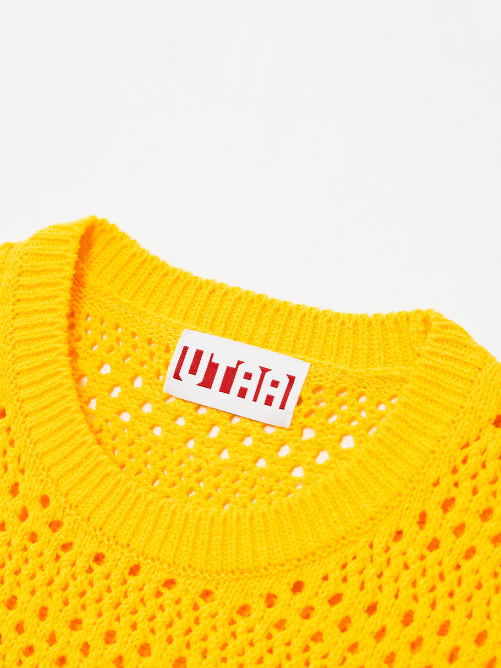 Áo knit golf nữ sát nách màu vàng — ảnh 3
