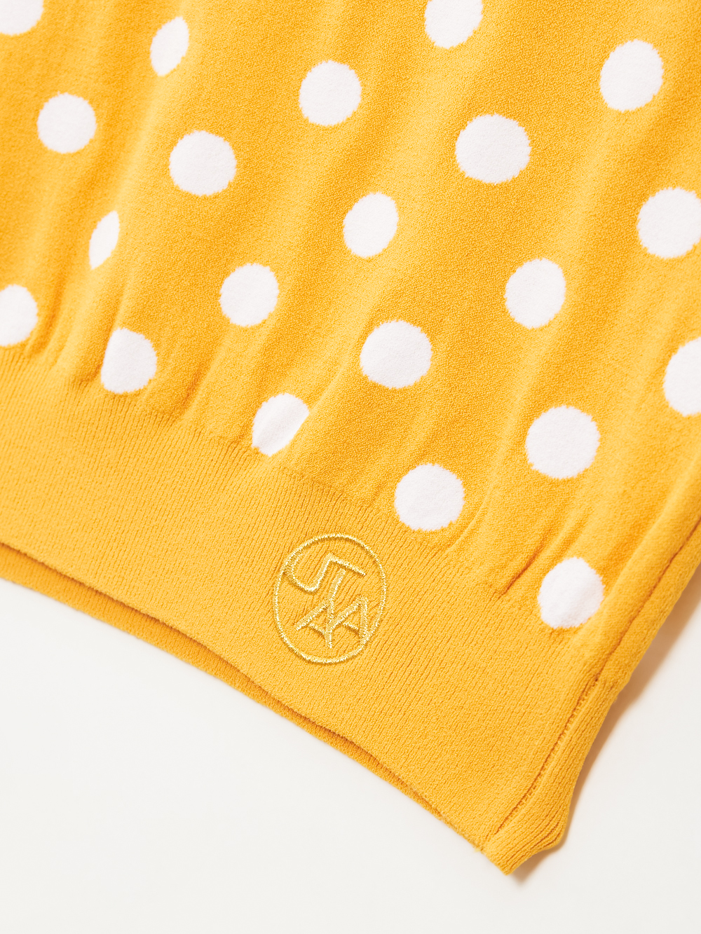 Áo knit golf nữ sát nách chấm bi màu vàng — ảnh 5