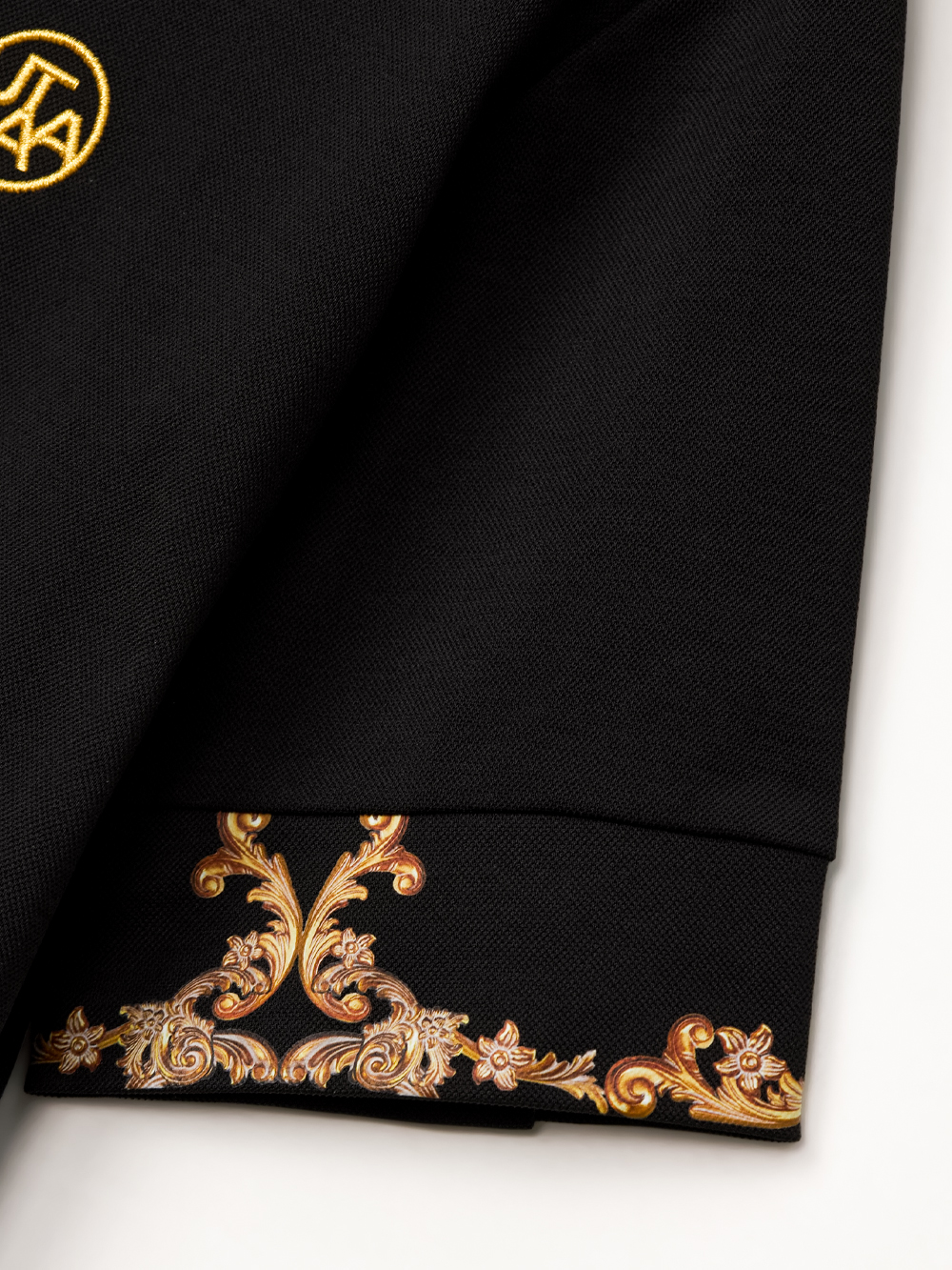 Áo polo golf nữ cổ bẻ họa tiết Baroque màu đen — ảnh 5
