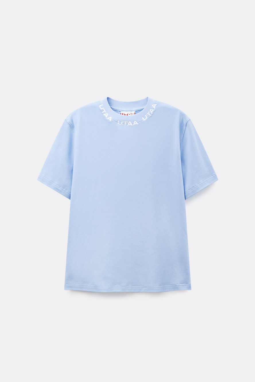 Áo golf nữ UTAA màu xanh dương, cổ tròn thêu logo UTAA quanh cổ áo, dáng T-shirt tay ngắn